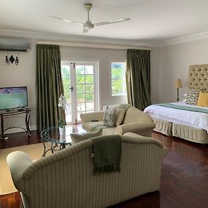 Deluxe King Suite